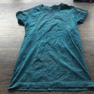 NIKE SWIFTLY TECH TEE